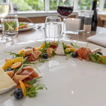 Otel Fletcher Restaurant De Witte Raaf 4*