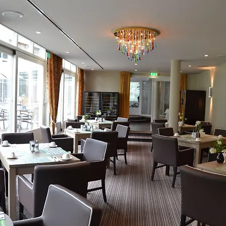 Hotel Fletcher Restaurant De Witte Raaf 4*