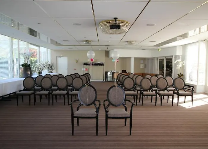 Hotel Fletcher Restaurant De Witte Raaf 4*